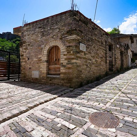 Castlefront Villa Gjirokastër Екстериор снимка