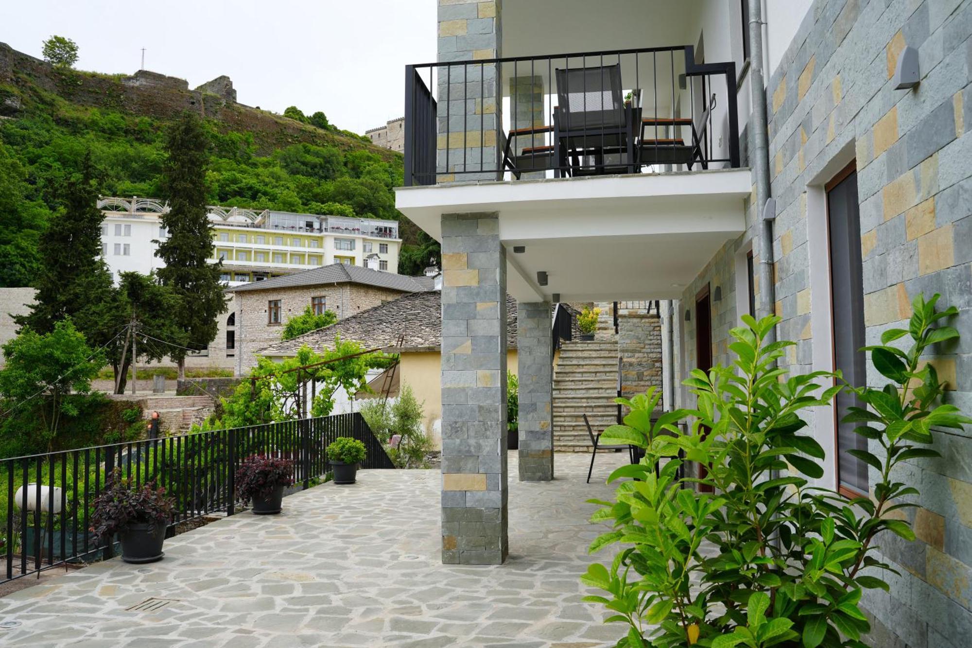 Castlefront Villa Gjirokastër Екстериор снимка