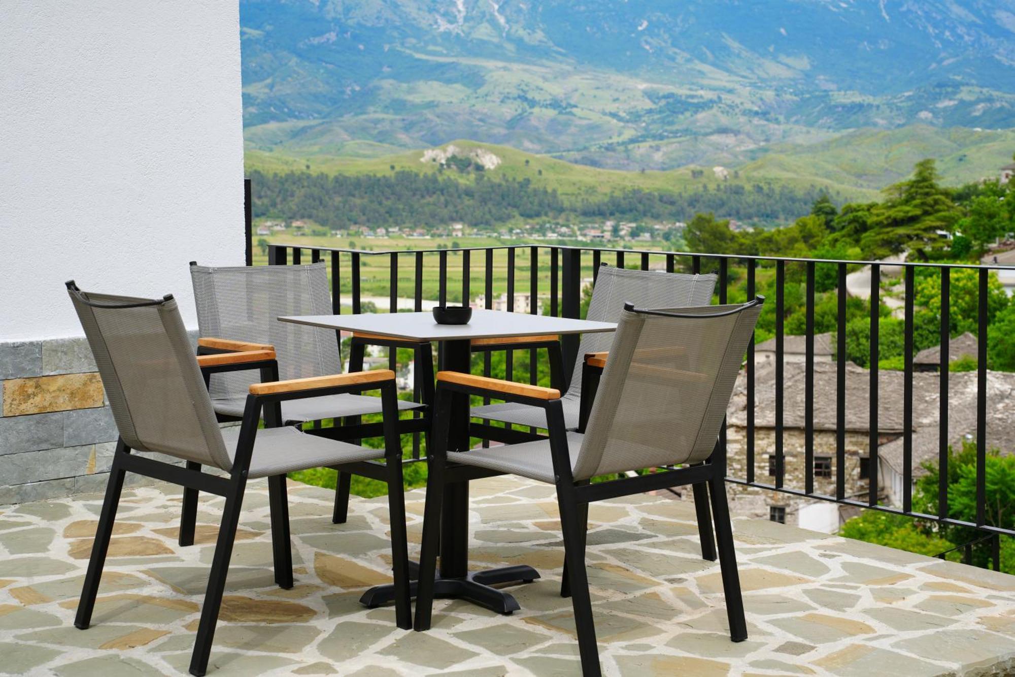 Castlefront Villa Gjirokastër Екстериор снимка