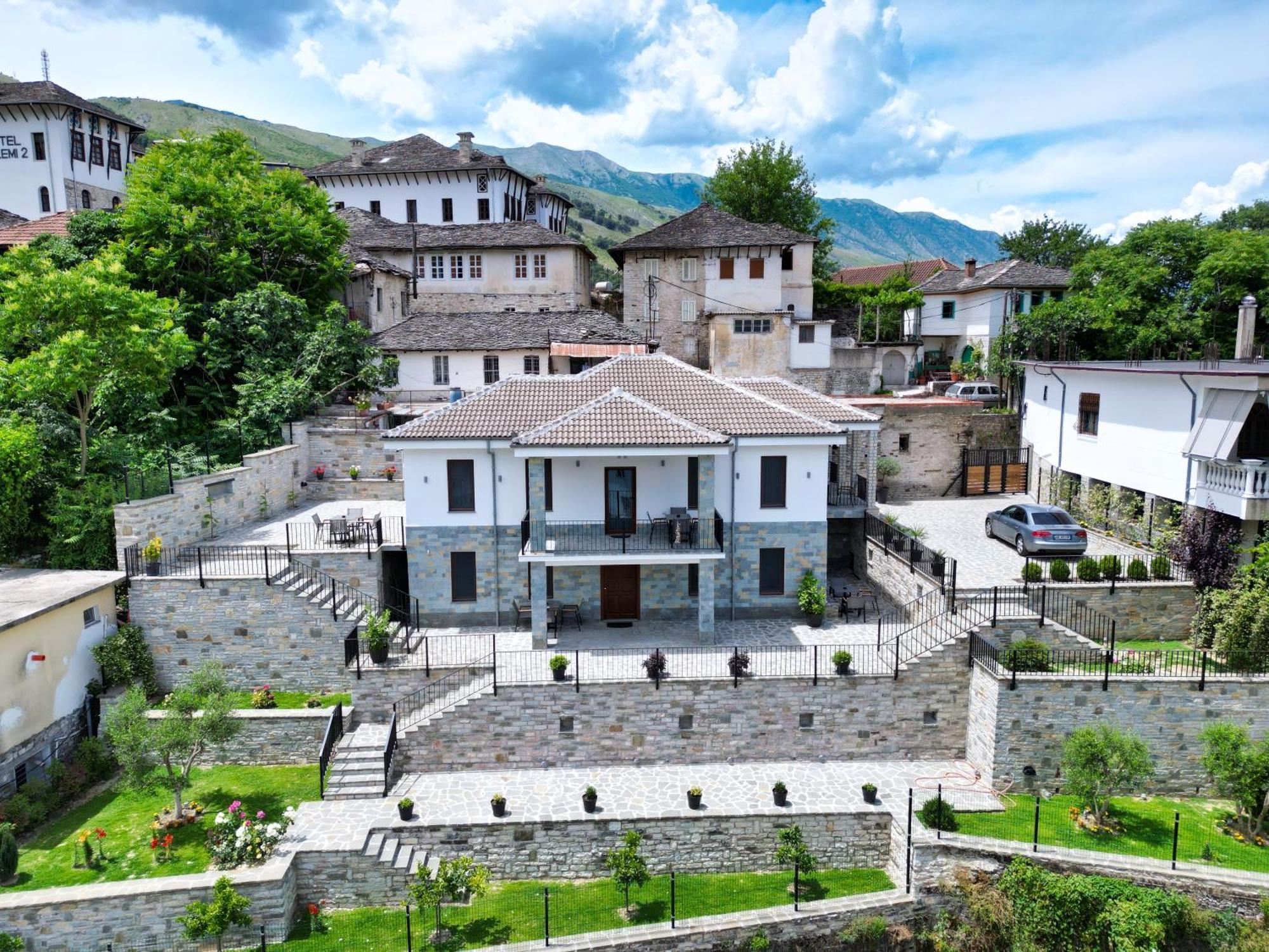 Castlefront Villa Gjirokastër Екстериор снимка