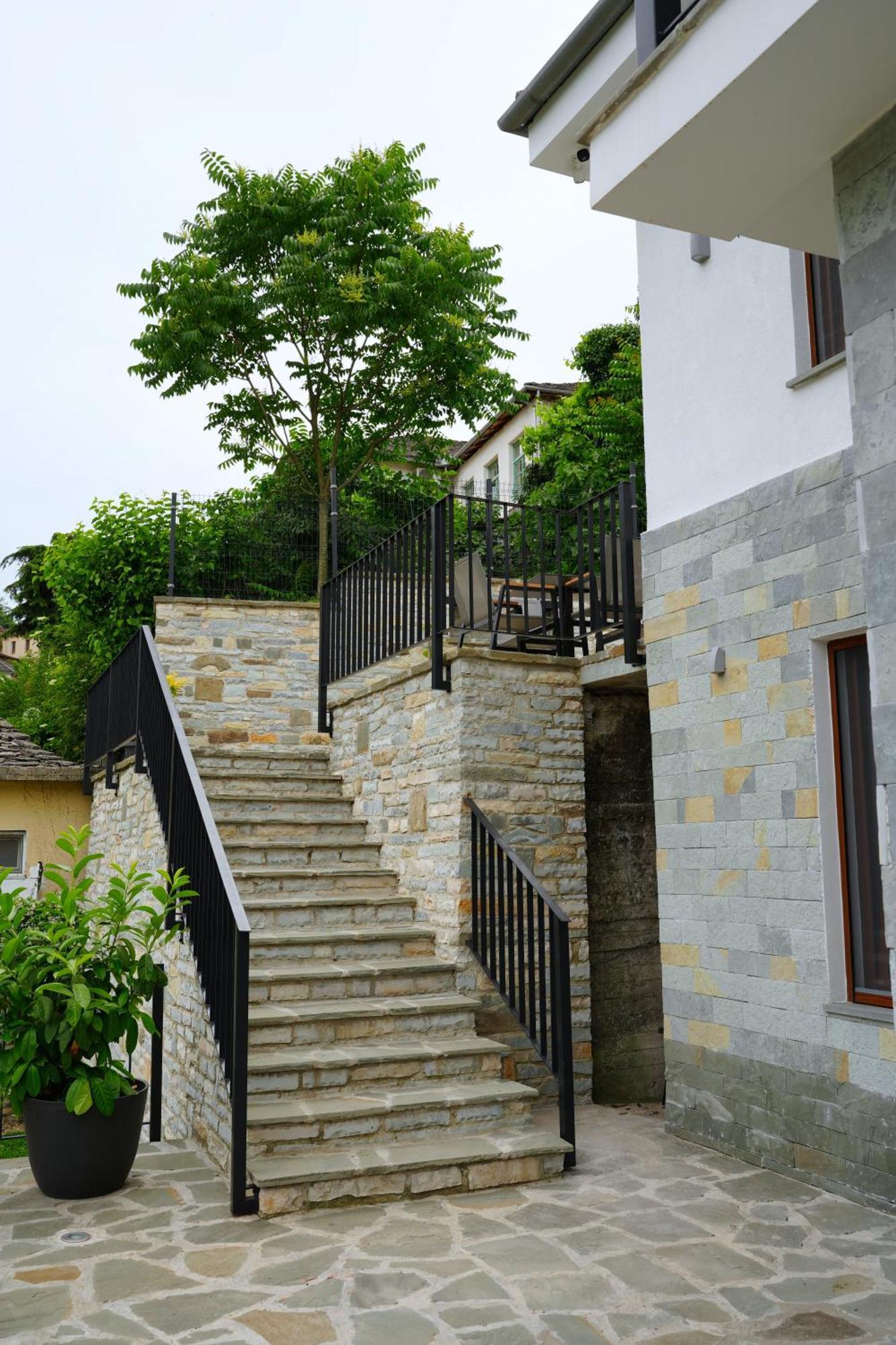 Castlefront Villa Gjirokastër Екстериор снимка