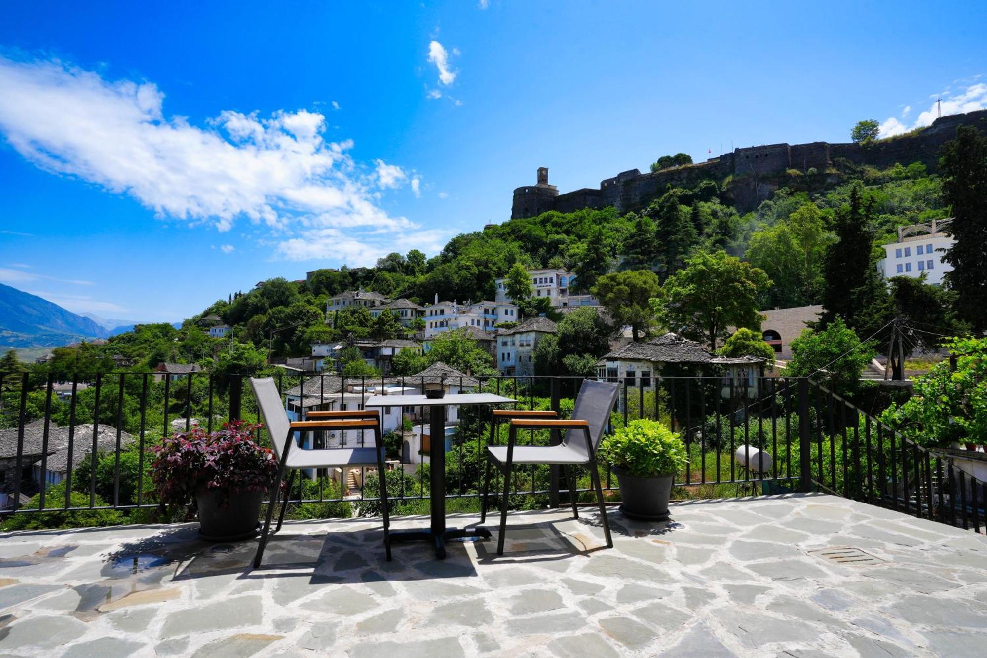 Castlefront Villa Gjirokastër Екстериор снимка